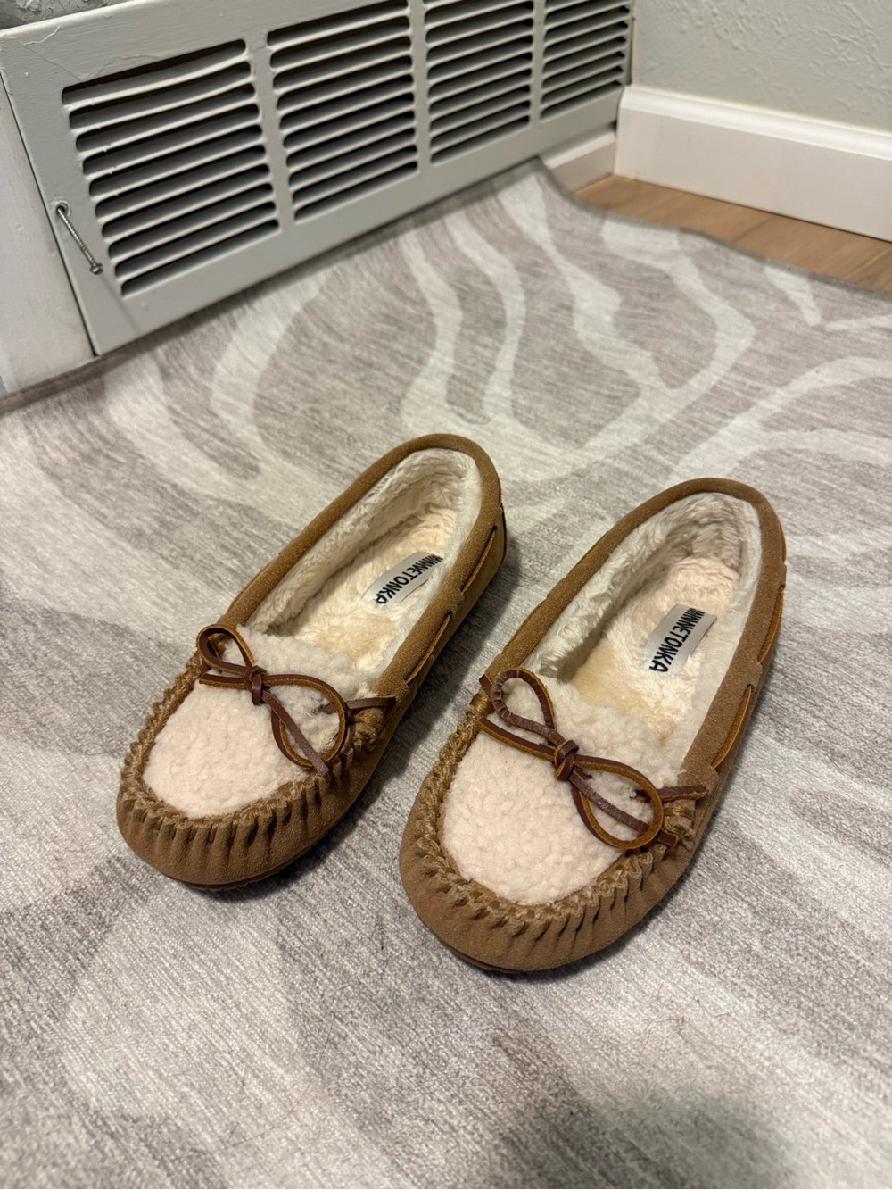 Minnetonka Suede Shearling Moccasin Slippers Tan 7